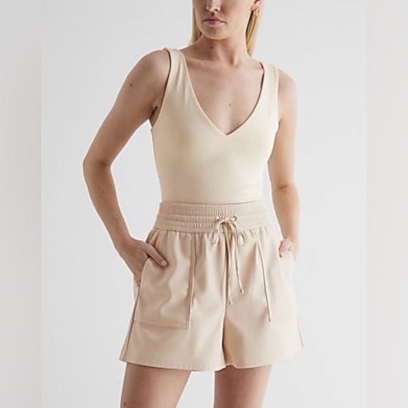 Express Super High Waisted Faux Leather Pull On Shorts Size L - Picture 1 of 2